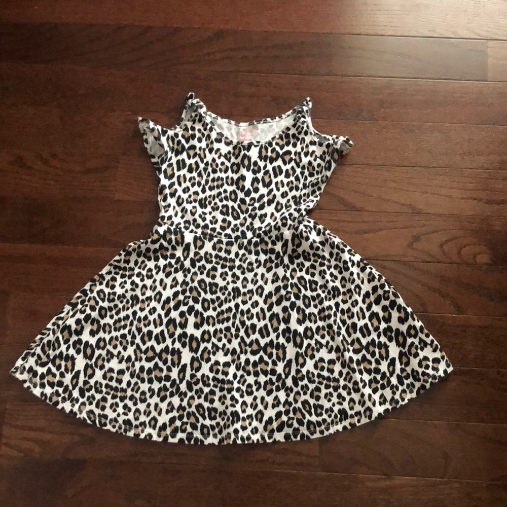 Girls cold shoulder dress size 5t